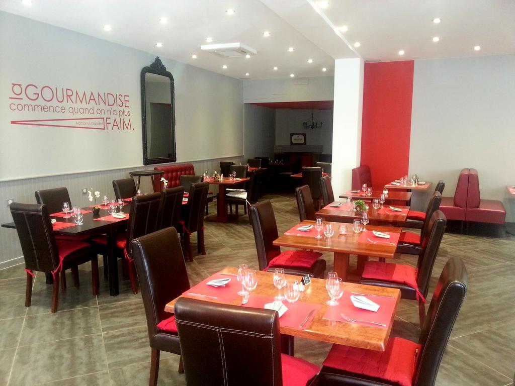 Hotel-Restaurant Des Voyageurs Le Cheylard Dış mekan fotoğraf